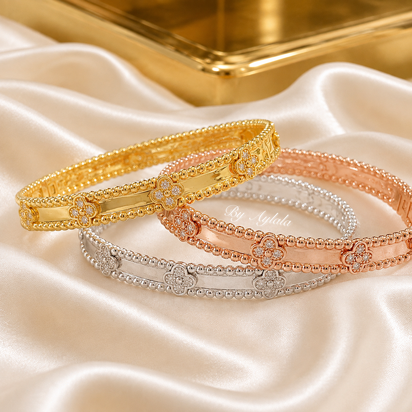*PRE-ORDER* Pearled Diamonds Sweet Clover Bangle